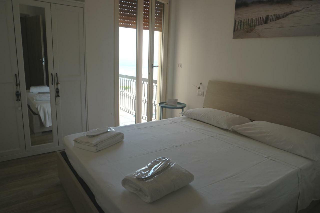 Attico Galilei Fronte Mare By Salentoville Gallipoli Exterior photo