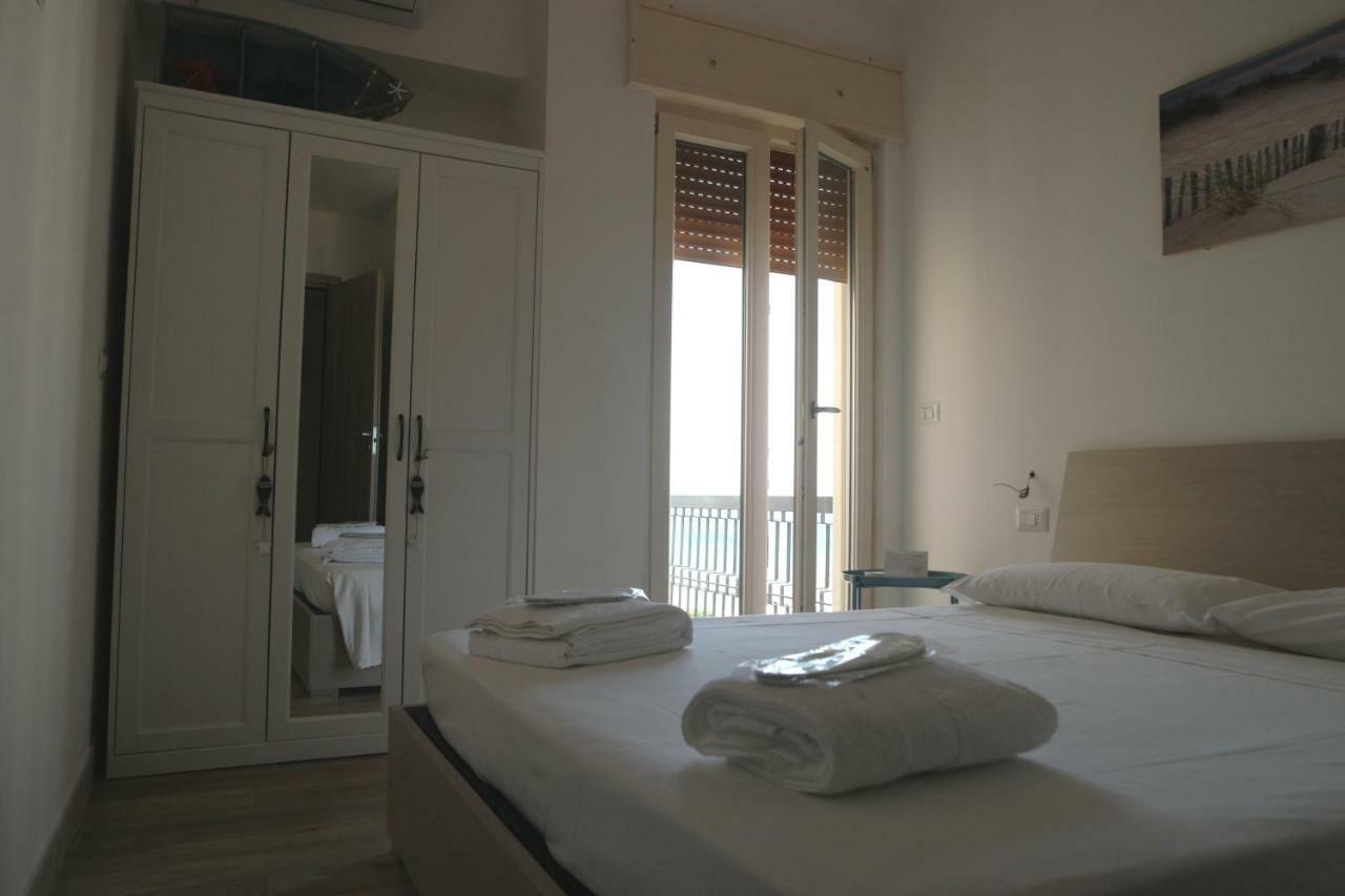 Attico Galilei Fronte Mare By Salentoville Gallipoli Exterior photo